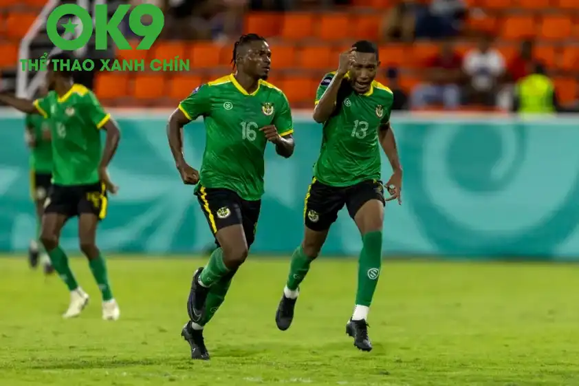 Saint Vincent & Grenadines đang nhỉnh hơn ở trận đấu này.